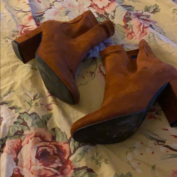 Rust colored booties - Picture 3 of 8